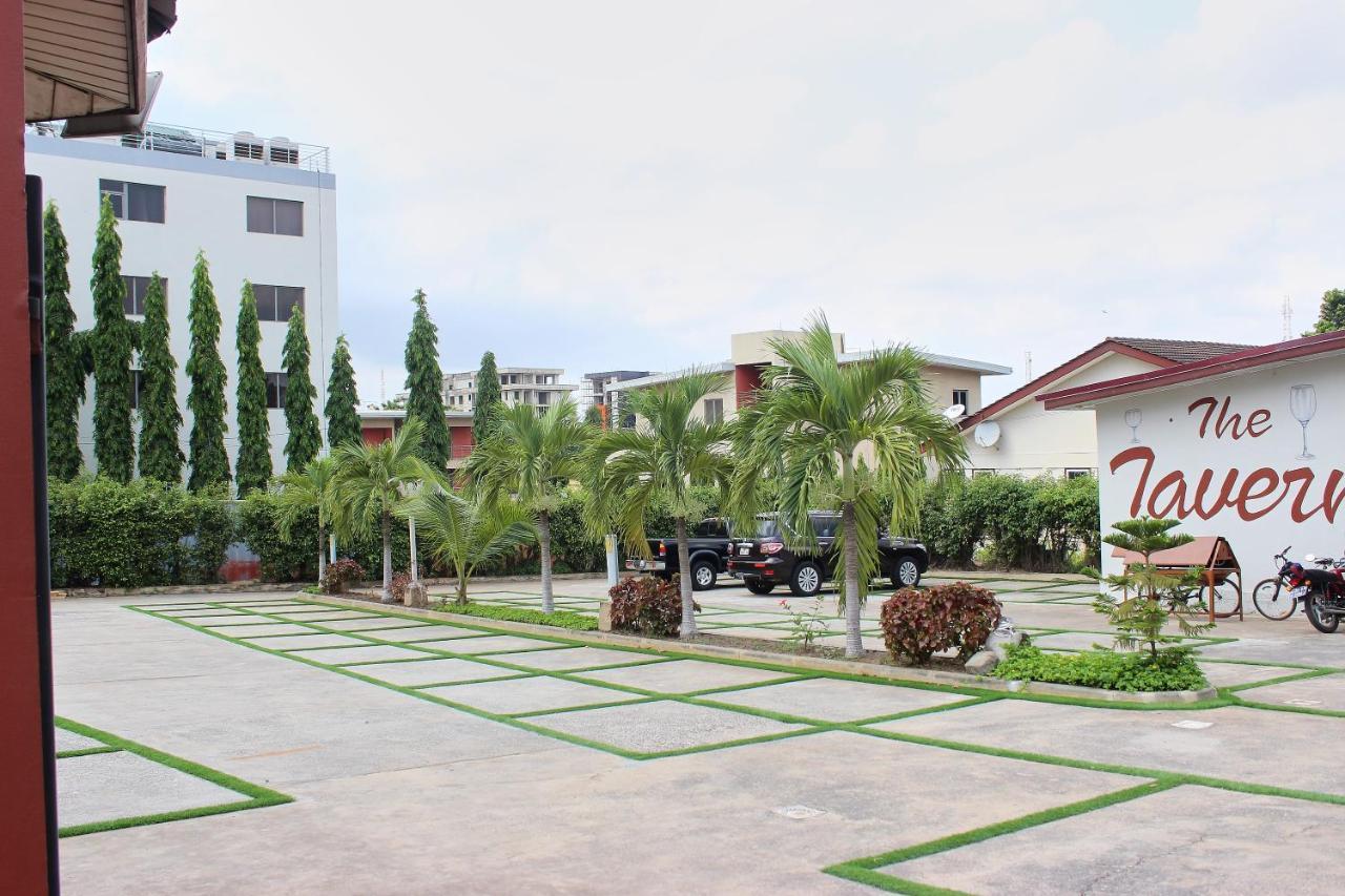The Congress Hotel Accra Buitenkant foto