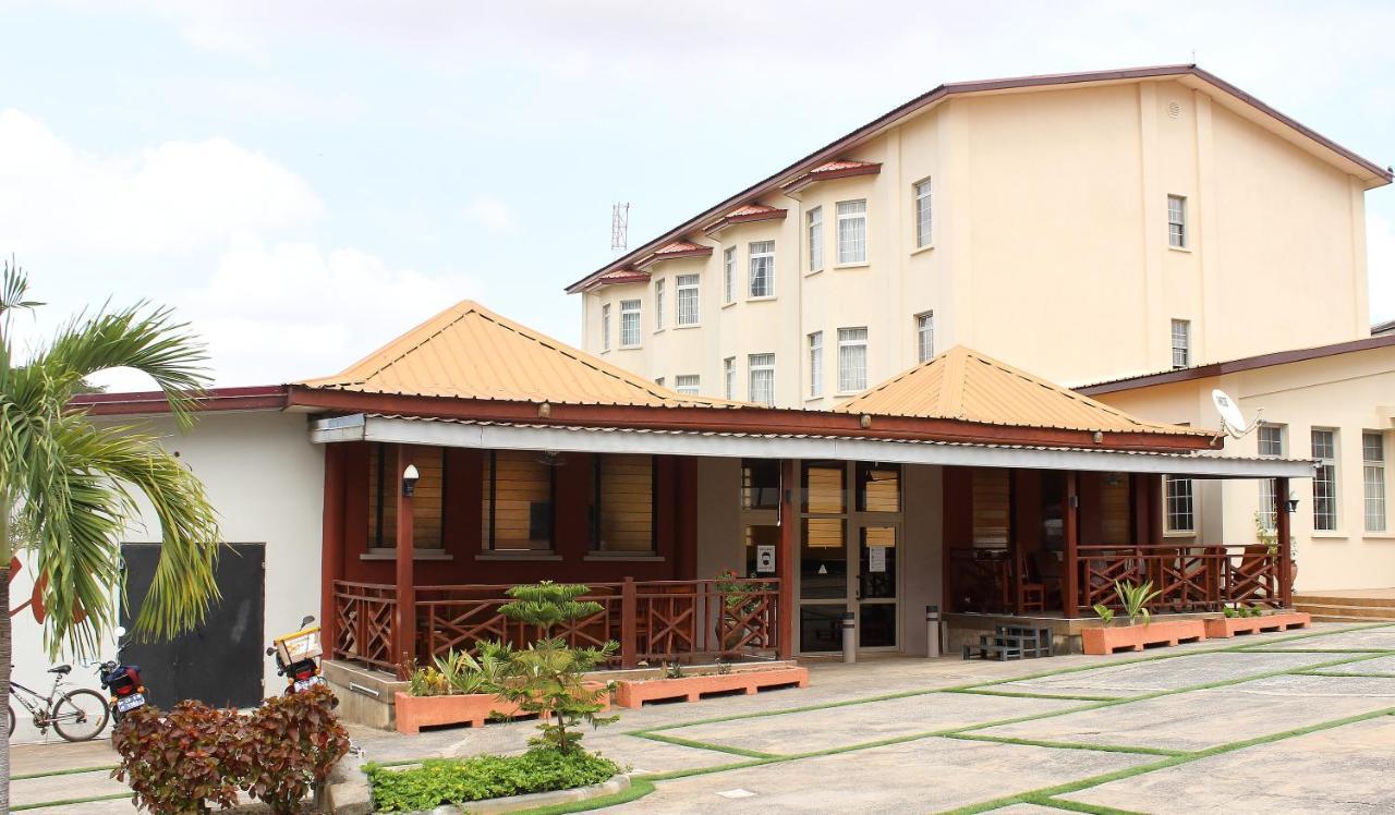 The Congress Hotel Accra Buitenkant foto