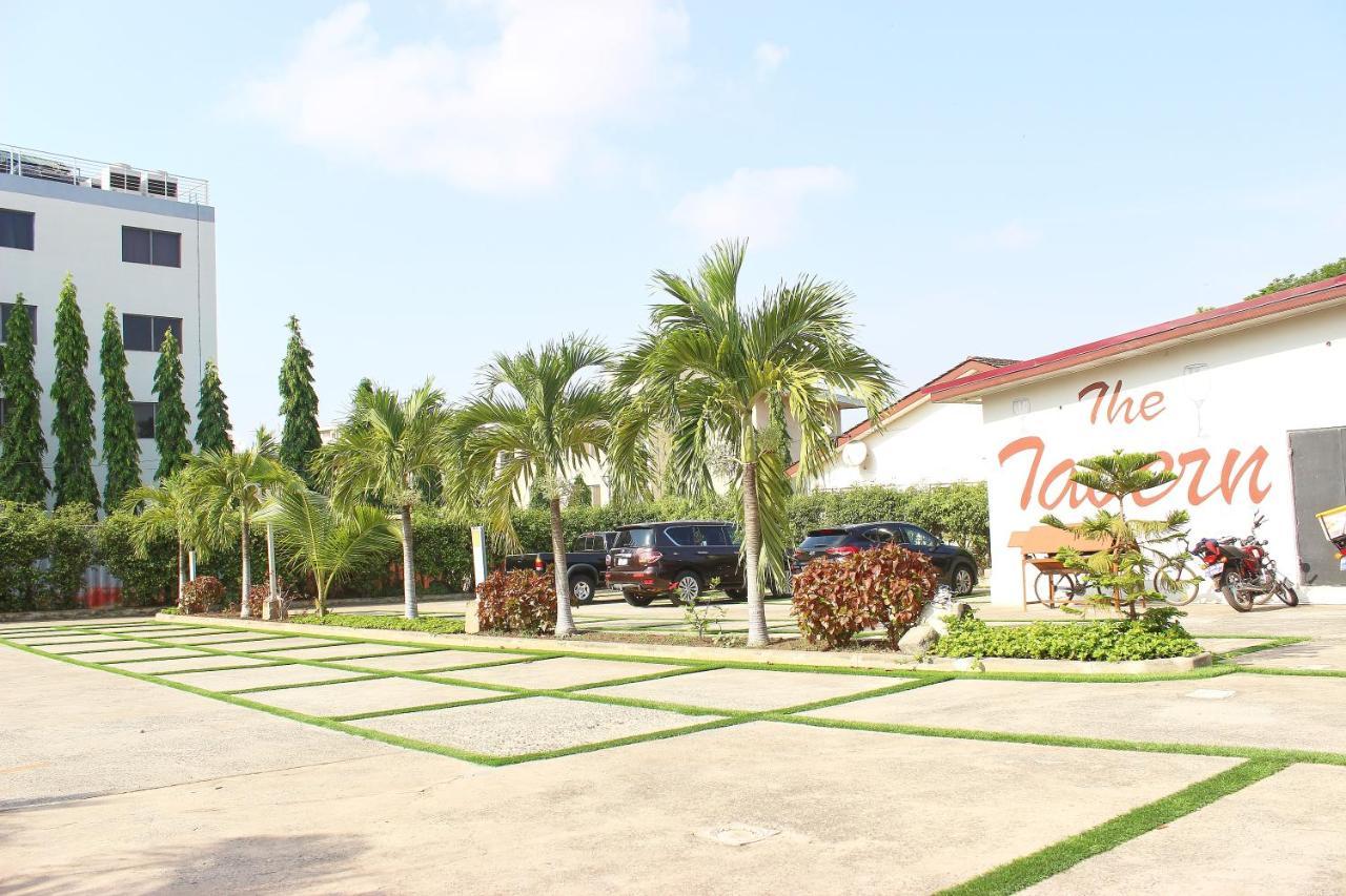 The Congress Hotel Accra Buitenkant foto
