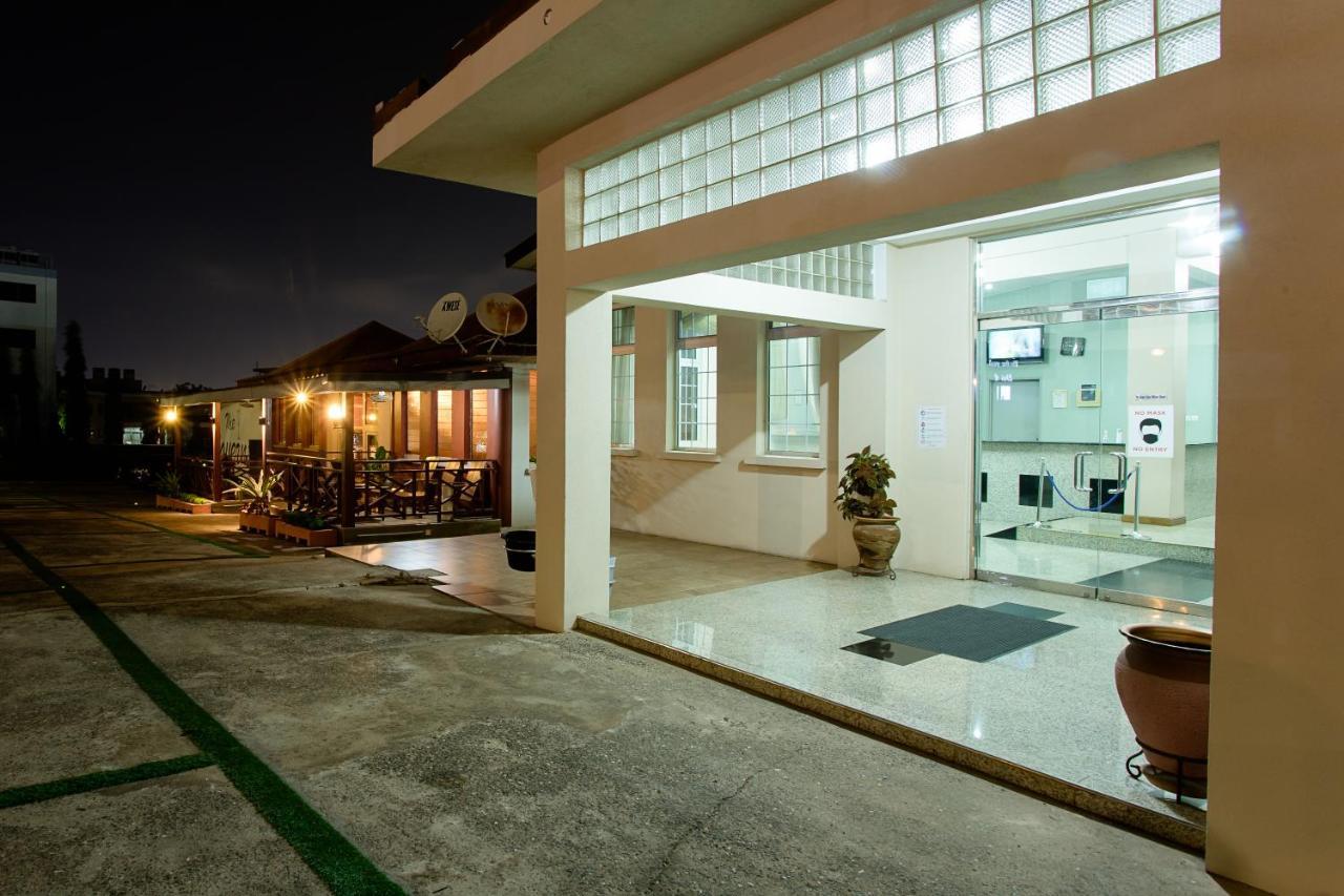 The Congress Hotel Accra Buitenkant foto