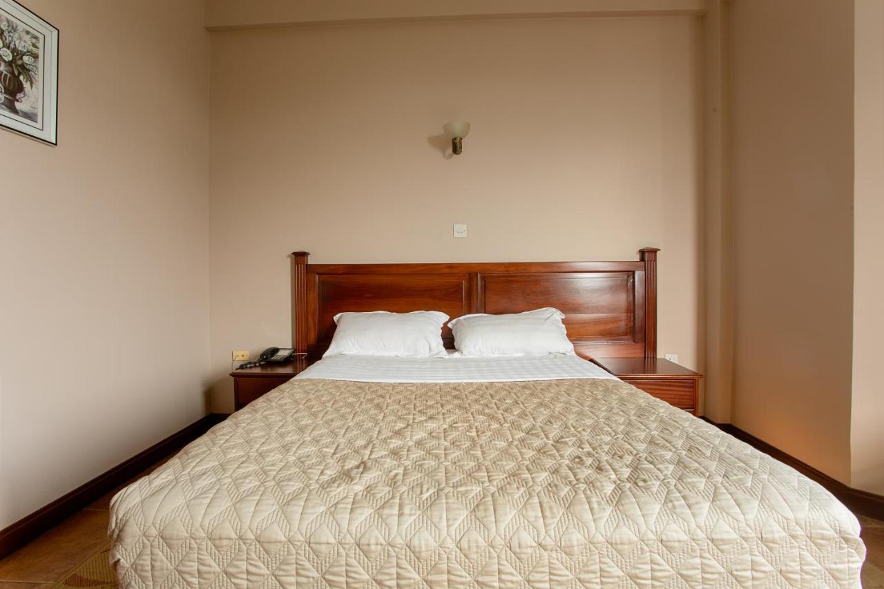 The Congress Hotel Accra Buitenkant foto